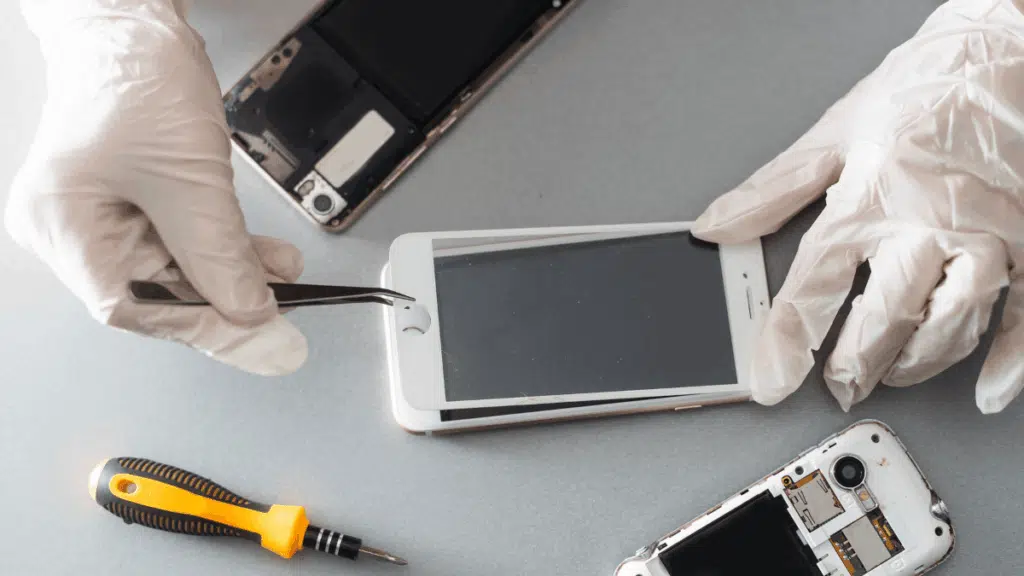 Cellphone Repair Program for Youth in Bushbuckridge